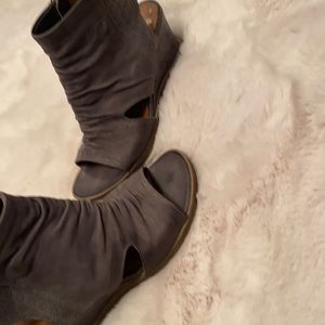 Size 39 wedge open bootie